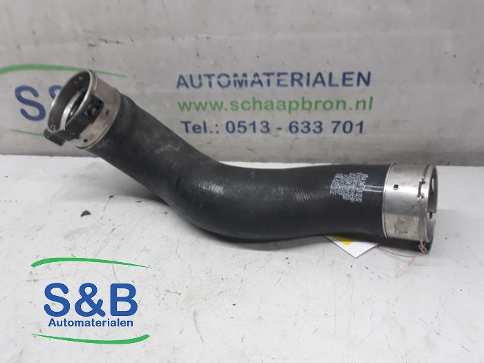 Gebruikte Intercooler Slang Mercedes CLA Shooting Brake (117.9) 1.6 CLA-180 16V Prijs € 50,00 Margeregeling aangeboden door Schaap & Bron