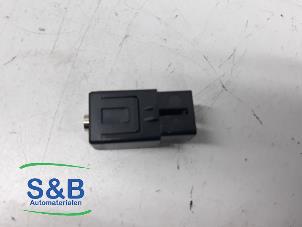 Gebruikte AUX/USB aansluiting Skoda Octavia Combi (5EAC) 1.0 TSI 12V Prijs € 5,00 Margeregeling aangeboden door Schaap & Bron