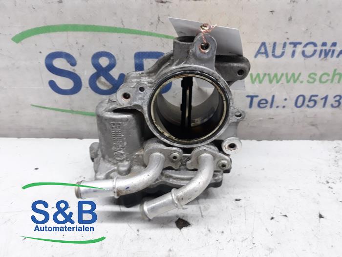 Gebruikte Gasklephuis Volkswagen Passat Variant (3G5) 1.6 TDI 16V Prijs € 65,00 Margeregeling aangeboden door Schaap & Bron