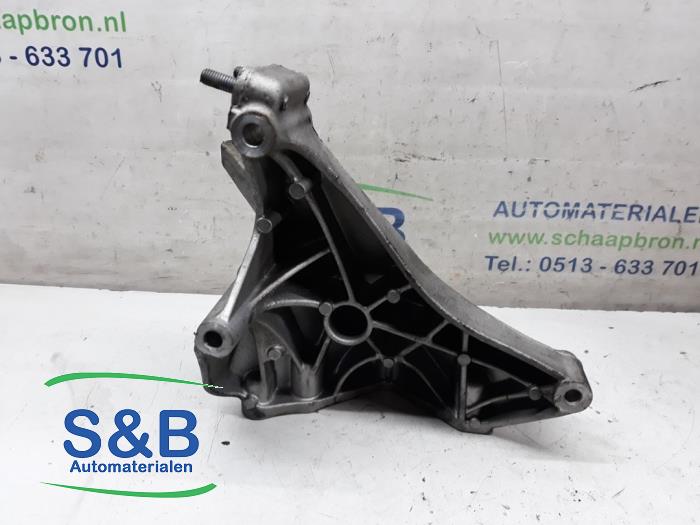 Gebruikte Dynamosteun onder Volkswagen Polo V (6R) 1.2 TDI 12V BlueMotion Prijs € 30,00 Margeregeling aangeboden door Schaap & Bron