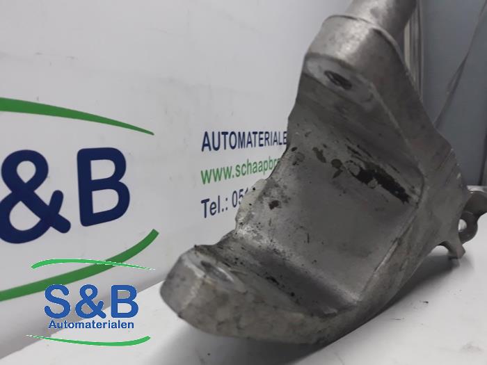 Motorsteun van een Volkswagen Transporter T6 2.0 TDI DRF 2017