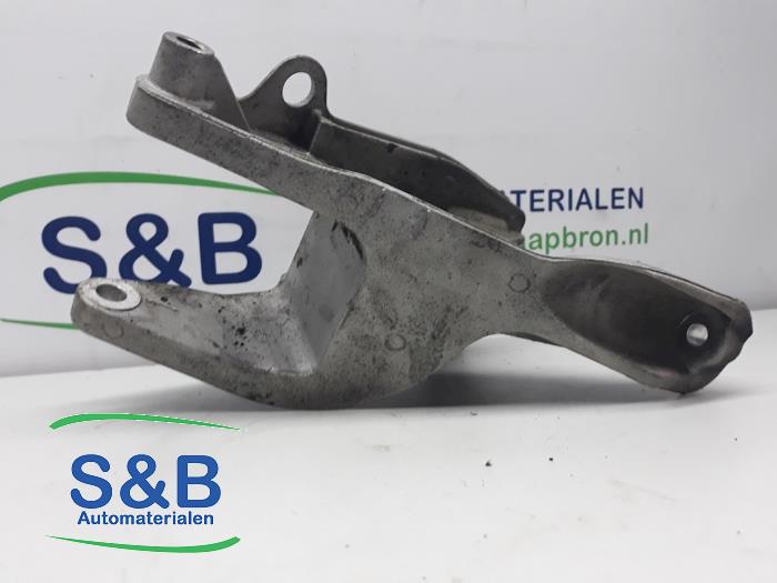 Motorsteun van een Volkswagen Transporter T6 2.0 TDI DRF 2017