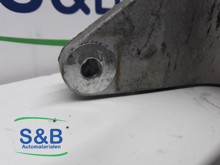 Motorsteun van een Volkswagen Transporter T6 2.0 TDI DRF 2017