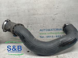 Gebruikte Intercooler Slang Volkswagen Multivan T5 (7E/7HC/7HF/7HM) 2.0 BiTDI DRF Prijs € 30,00 Margeregeling aangeboden door Schaap & Bron