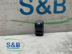Gebruikte Ruit schakelaar elektrisch BMW 1 serie (E87/87N) 118d 16V Prijs € 10,00 Margeregeling aangeboden door Schaap & Bron