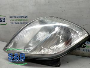 Gebruikte Rechter Koplamp Ford Fiesta 5 (JD/JH) 1.25 16V Prijs € 50,00 Margeregeling aangeboden door Schaap & Bron