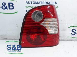 Gebruikte Achterlicht rechts Volkswagen Polo IV (9N1/2/3) 1.4 16V Prijs € 25,00 Margeregeling aangeboden door Schaap & Bron