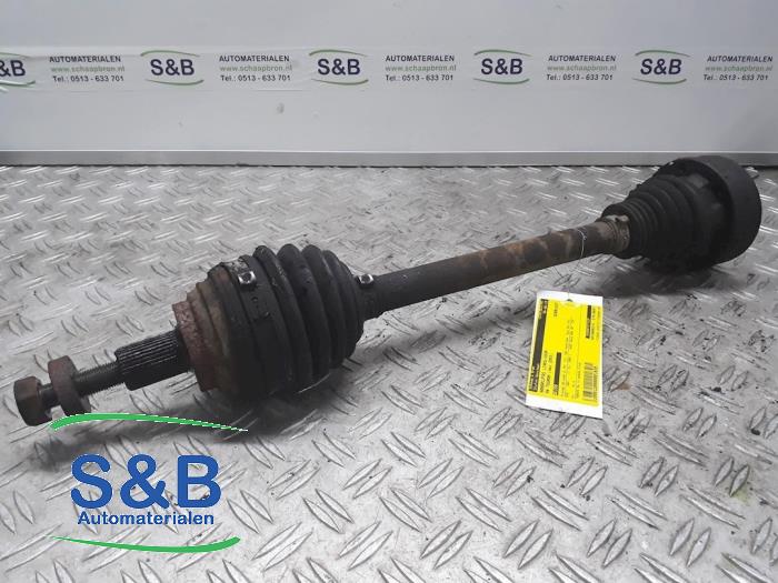 Gebruikte Aandrijfas links-voor Volkswagen Touran (1T1/T2) 1.9 TDI 100 Prijs € 45,00 Margeregeling aangeboden door Schaap & Bron
