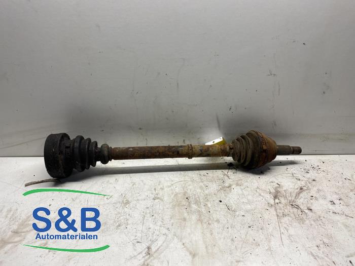 Gebruikte Aandrijfas links-voor Audi 100 Quattro (C3) 2.2 Kat. Prijs € 75,00 Margeregeling aangeboden door Schaap & Bron