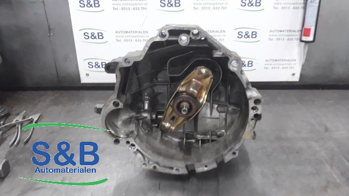 Gebruikte Versnellingsbak Volkswagen Passat (3B3) 2.0 Prijs € 250,00 Margeregeling aangeboden door Schaap & Bron