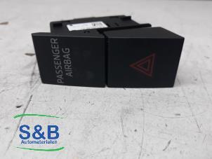 Gebruikte Alarmlicht Schakelaar Skoda Octavia (5EAA) 1.6 TDI Greenline 16V Prijs € 15,00 Margeregeling aangeboden door Schaap & Bron