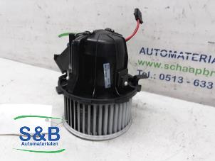 Gebruikte Kachel Ventilatiemotor Audi A4 Avant (B8) 2.0 TDI 16V Prijs € 60,00 Margeregeling aangeboden door Schaap & Bron