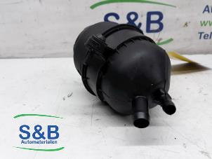 Gebruikte Servo Oliereservoir Audi A4 Avant (B8) 2.7 TDI V6 24V Prijs € 25,00 Margeregeling aangeboden door Schaap & Bron