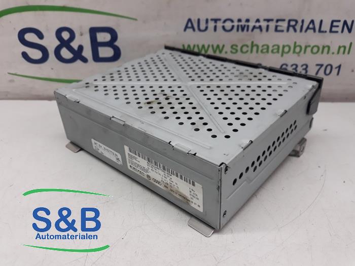 Radio module van een Audi A4 (B8) 2.0 TFSI 16V 2008