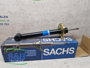 Gebruikte Schokdemper links-achter Volkswagen Passat (35I) 1.8 i CL,GL,GT Prijs € 105,27 Inclusief btw aangeboden door Schaap & Bron