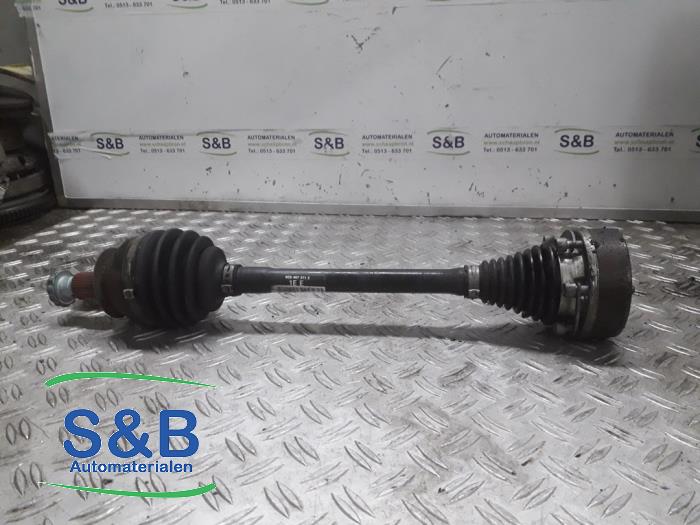Gebruikte Aandrijfas links-voor Skoda Fabia III Combi (NJ5) 1.4 TDI 16V 90 Greentech Prijs € 75,00 Margeregeling aangeboden door Schaap & Bron