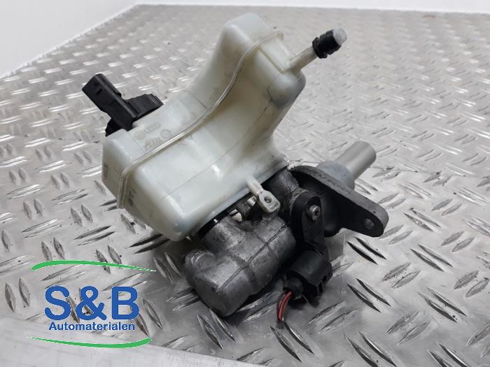 Gebruikte Hoofdremcilinder Volkswagen Passat Variant (365) 1.4 TSI 16V Prijs € 60,00 Margeregeling aangeboden door Schaap & Bron