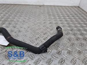 Gebruikte Koelwaterslang Volkswagen Golf VII (AUA) 1.4 GTE 16V Prijs € 10,00 Margeregeling aangeboden door Schaap & Bron