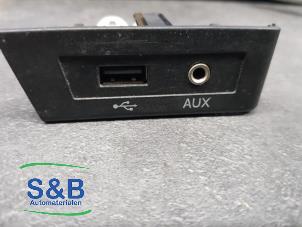 Gebruikte AUX/USB aansluiting Seat Toledo (NHAA) 1.6 TDI 16V 115 Prijs € 30,00 Margeregeling aangeboden door Schaap & Bron