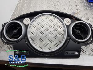 Gebruikte Dashboard deel BMW Mini One/Cooper (R50) 1.6 16V Cooper Prijs € 50,00 Margeregeling aangeboden door Schaap & Bron