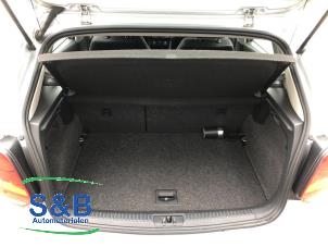 Gebruikte Vloerplaat bagageruimte Volkswagen Polo V (6R) 1.2 TDI 12V BlueMotion Prijs € 45,00 Margeregeling aangeboden door Schaap & Bron