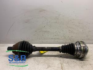 Gebruikte Aandrijfas links-voor Volkswagen Golf V (1K1) 1.4 GT 16V Prijs € 75,00 Margeregeling aangeboden door Schaap & Bron