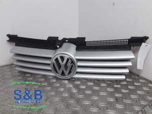 Gebruikte Grille Volkswagen Bora (1J2) 1.6 16V Prijs € 25,00 Margeregeling aangeboden door Schaap & Bron