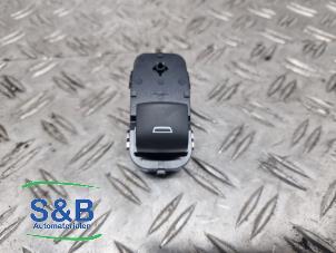 Gebruikte Schakelaar Elektrisch Raam Opel Ampera-e Ampera-e Prijs € 10,00 Margeregeling aangeboden door Schaap & Bron