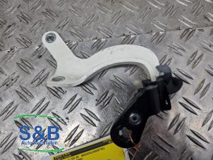 Gebruikte Achterklep Scharnier Audi Q7 (4LB) 4.2 FSI V8 32V Prijs € 30,00 Margeregeling aangeboden door Schaap & Bron