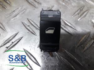 Gebruikte Ruit schakelaar elektrisch Peugeot Partner (GC/GF/GG/GJ/GK) 1.6 BlueHDi 100 Prijs € 10,00 Margeregeling aangeboden door Schaap & Bron