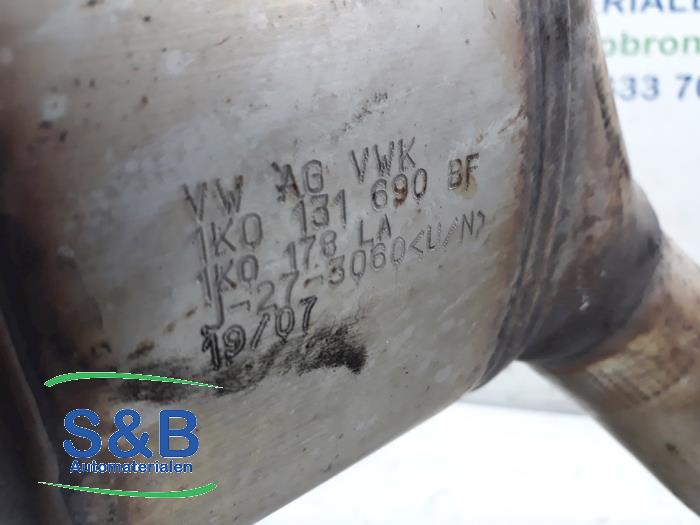 Voorpijp + katalysator van een Volkswagen Caddy III (2KA,2KH,2CA,2CH) 1.9 TDI 2007