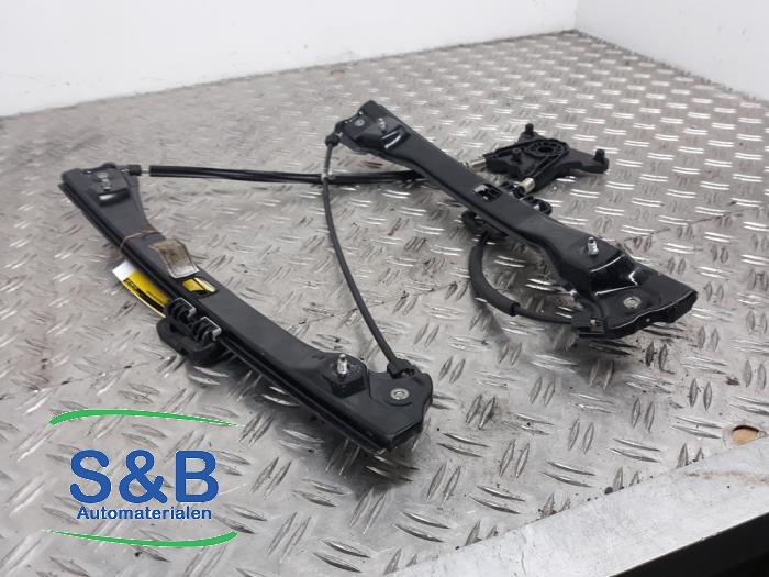 Ruitmechaniek 4Deurs links-voor van een Seat Toledo (NHAA) 1.6 TDI 16V 105 2013