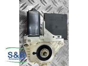 Gebruikte Motor electrisch raam Volkswagen Golf V (1K1) 1.6 FSI 16V Prijs € 35,00 Margeregeling aangeboden door Schaap & Bron