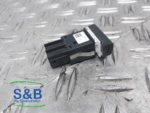 Gebruikte Schakelaar Skoda Octavia (1Z3) 1.4 TSI 16V Prijs € 10,00 Margeregeling aangeboden door Schaap & Bron