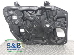 Gebruikte Ruitmechaniek 4Deurs links-voor Porsche Cayenne II (92A) 4.2 S Diesel V8 32V Prijs € 75,00 Margeregeling aangeboden door Schaap & Bron
