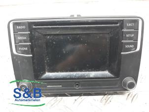 Gebruikte Radio CD Speler Volkswagen Caddy IV 1.6 TDI 16V Prijs € 200,00 Margeregeling aangeboden door Schaap & Bron