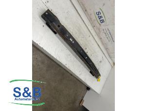 Gebruikte Bumperframe achter Volkswagen Caddy Combi III (2KB,2KJ) 1.2 TSI Prijs € 50,00 Margeregeling aangeboden door Schaap & Bron