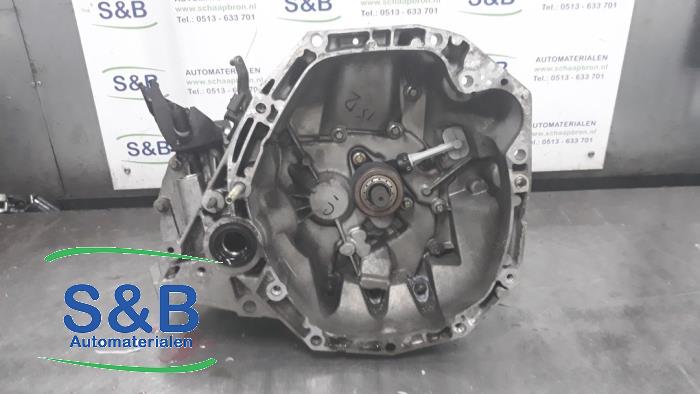 Gebruikte Versnellingsbak Renault Clio III (BR/CR) 1.4 16V Prijs € 300,00 Margeregeling aangeboden door Schaap & Bron
