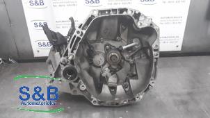 Gebruikte Versnellingsbak Renault Clio III (BR/CR) 1.4 16V Prijs € 300,00 Margeregeling aangeboden door Schaap & Bron