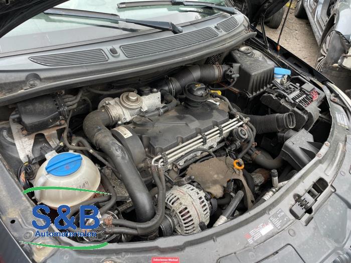 Motor van een Skoda Roomster (5J) 1.9 TDI 2009
