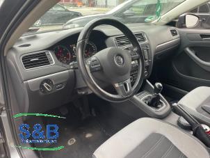 Gebruikte Airbag set + dashboard Volkswagen Jetta IV (162/16A) 1.6 TDI 16V Prijs € 750,00 Margeregeling aangeboden door Schaap & Bron