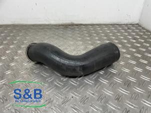 Gebruikte Intercooler Slang Volkswagen Multivan T5 (7E/7HC/7HF/7HM) 2.0 BiTDI DRF Prijs € 25,00 Margeregeling aangeboden door Schaap & Bron