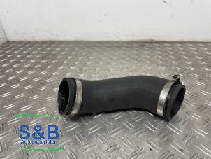 Gebruikte Intercooler Slang Volkswagen Multivan T5 (7E/7HC/7HF/7HM) 2.0 BiTDI DRF Prijs € 20,00 Margeregeling aangeboden door Schaap & Bron