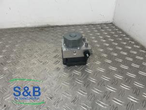 Gebruikte ABS Pomp Renault Captur (2R) 1.2 TCE 16V EDC Prijs € 90,00 Margeregeling aangeboden door Schaap & Bron