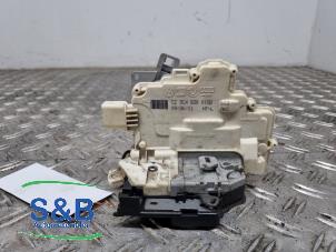 Gebruikte Deurslot Mechaniek 4Deurs links-achter Volkswagen Passat (362) 1.8 TSI 16V Prijs € 100,00 Margeregeling aangeboden door Schaap & Bron