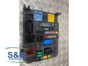 Gebruikte Zekeringkast Citroen C4 Cactus (0B/0P) 1.2 PureTech 110 12V Prijs € 175,00 Margeregeling aangeboden door Schaap & Bron