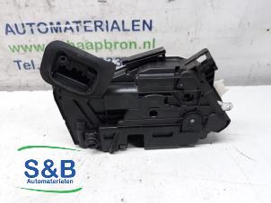 Gebruikte Deurslot Mechaniek 4Deurs links-achter Volkswagen Polo V (6R) 1.6 TDI 16V 105 Prijs € 30,00 Margeregeling aangeboden door Schaap & Bron