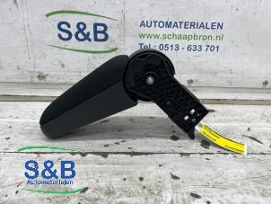 Gebruikte Armleuning Skoda Fabia III Combi (NJ5) 1.2 TSI 16V Greentech Prijs € 75,00 Margeregeling aangeboden door Schaap & Bron
