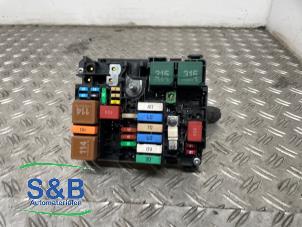 Gebruikte Zekeringkast Citroen C4 Cactus (0B/0P) 1.2 PureTech 110 12V Prijs € 60,00 Margeregeling aangeboden door Schaap & Bron