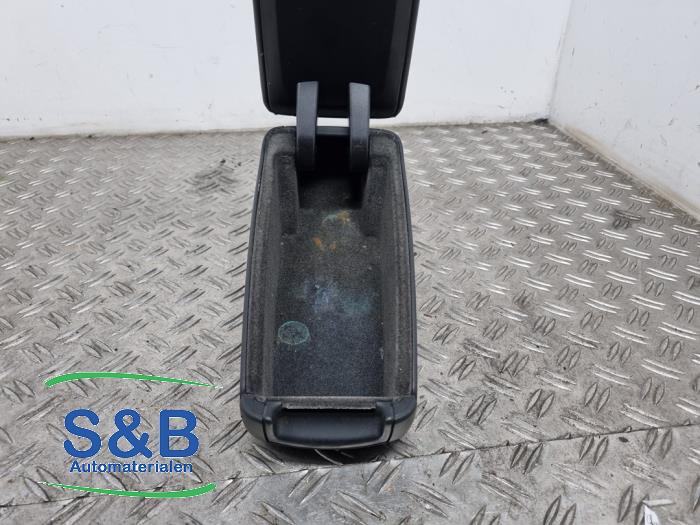 Armleuning van een Seat Exeo (3R2) 2.0 TSI 16V 2009